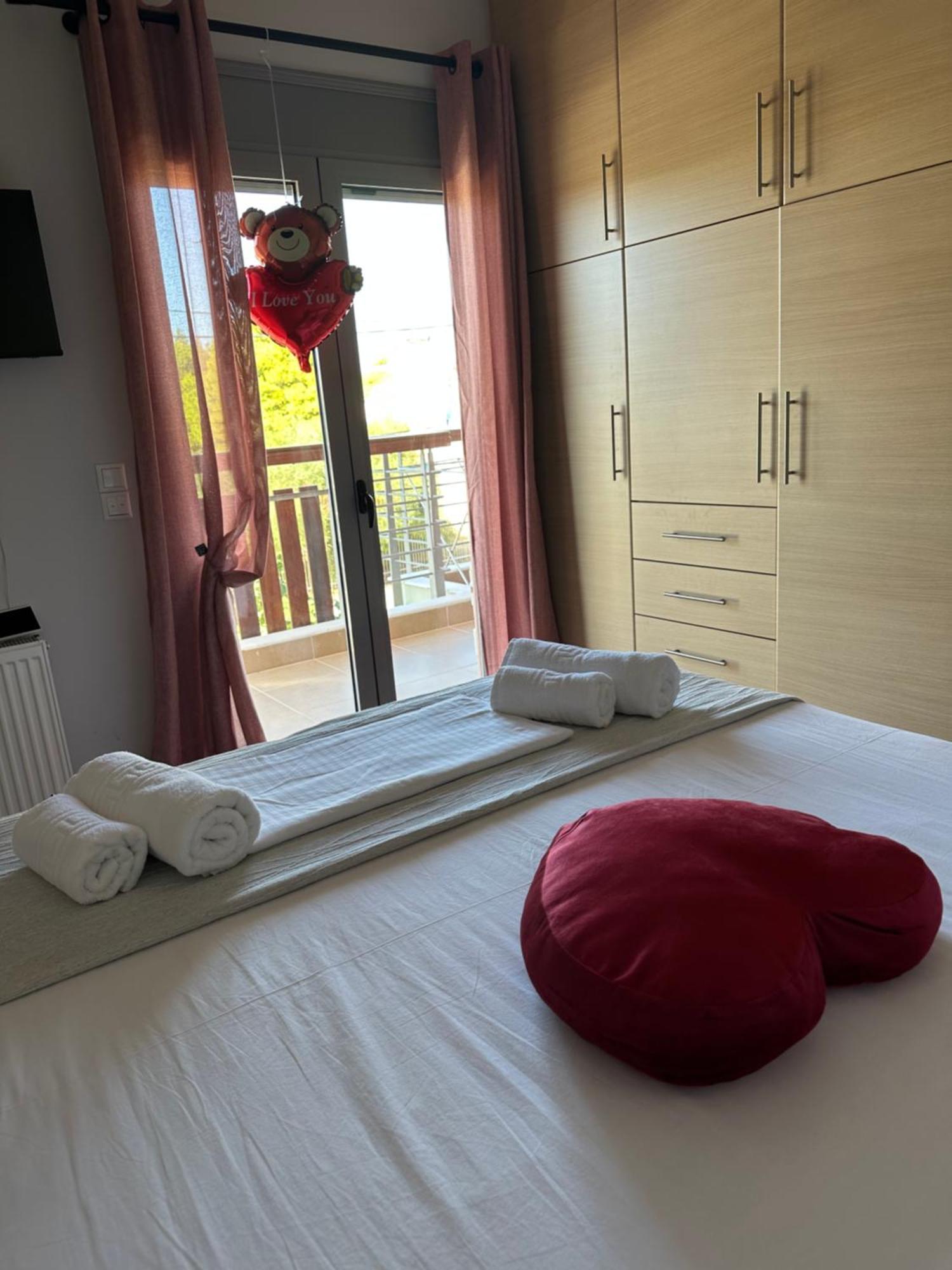 Eva'S Luxury Apartments No 4 Артемида Екстериор снимка